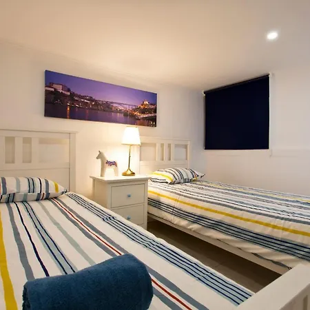 Blue Trindade - Magical Citycenter Порту